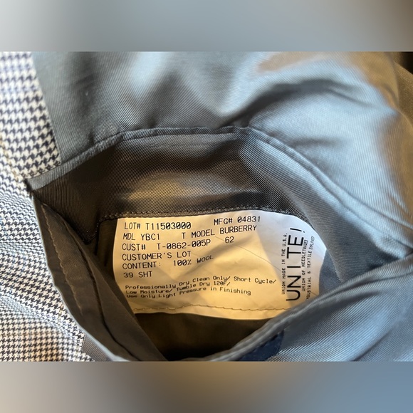 Burberry Black & White Plaid, Lightweight, 100% Wool Sport Coat, Size 39S - Picture 4 of 7